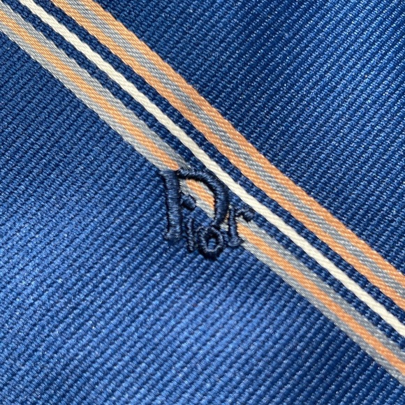 🔥💙Vintage Christian Dior like new silk blend tie blue, tan, white. Preppy! - Picture 8 of 8